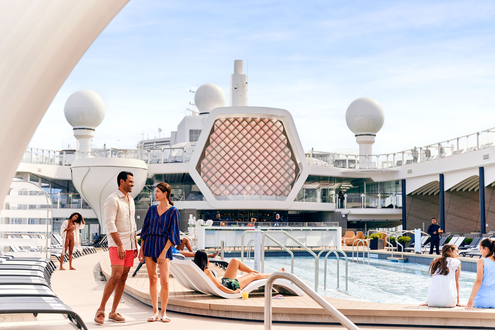 images/Ship photos/Beyond 揚極號/6a_CEL_BY_Resort_Deck_9.jpg